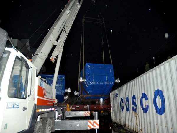 TRANFORMERS IS MOVED BY CRANE